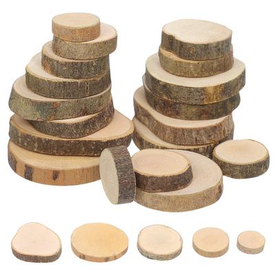 20 ks dřevěných plátků z kulatiny Přírodní okraje s kůrou Průměr 5-6 cm Leštěné z obou stran Svatba Řemesla DIY Dřevěné plátky Plátky z kulatiny