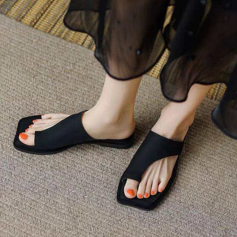 Slippers women's flat toe cool slippers wear summer square head fashion versatile leather beach slippers