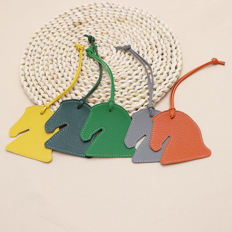 Modny skórzany, słodki, kreatywny, spersonalizowany brelok z głową konia, damski plecak, zawieszka do torby, akcesoria