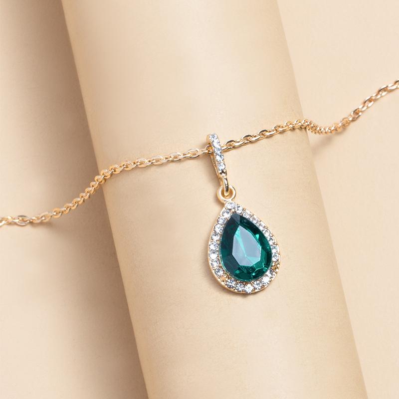 Green artificial crystal necklace, elegant ladies accessories for autumn and winter, water drop retro niche high-end sweater chain