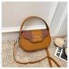 Damska minimalistyczna torebka crossbody w bloki kolorów - wszechstronna, szykowna i modna torebka na ramię