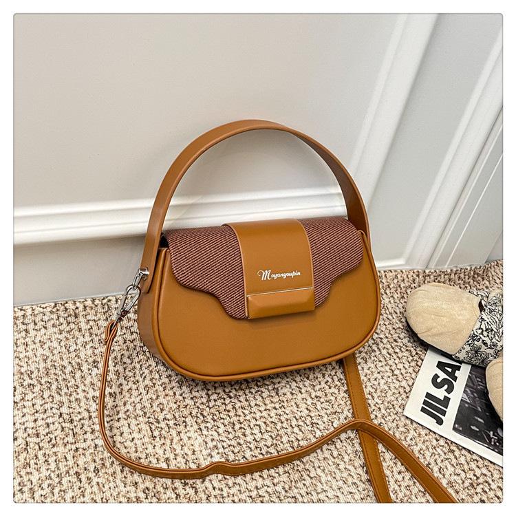 Damska minimalistyczna torebka crossbody w bloki kolorów - wszechstronna, szykowna i modna torebka na ramię