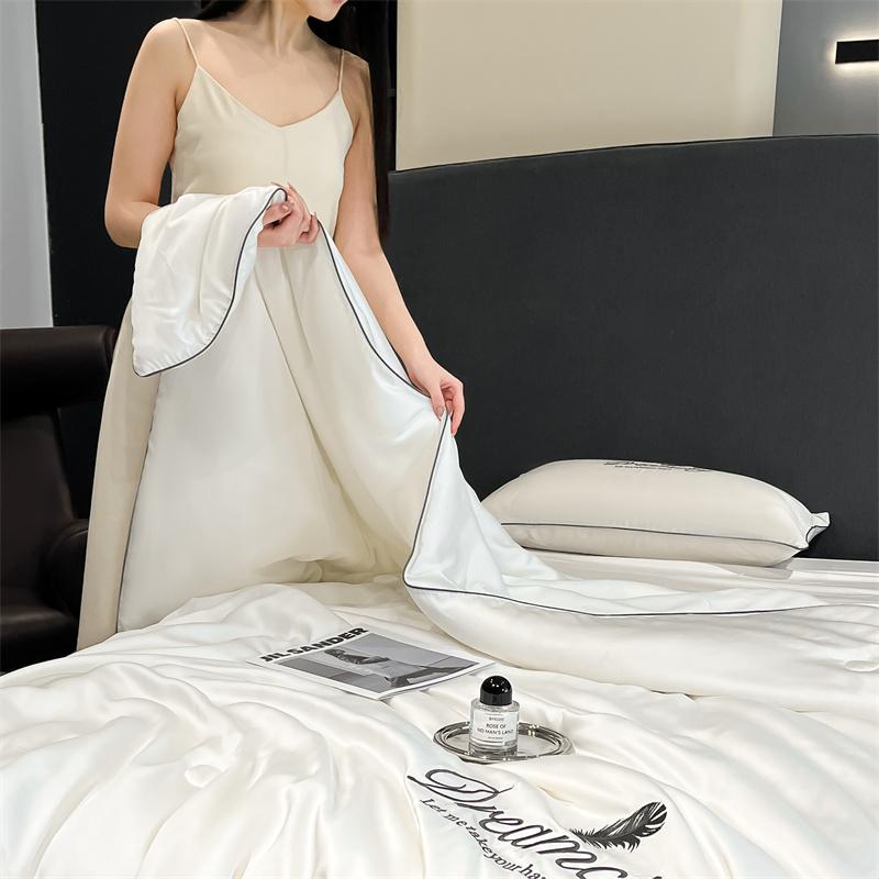 1 Piece Super Smooth, Soft and Cool Summer Quilt, Thin and Breathable, Soft and Light Beige Friendly, Technology, Suitable for Home Bedroom, Sofa