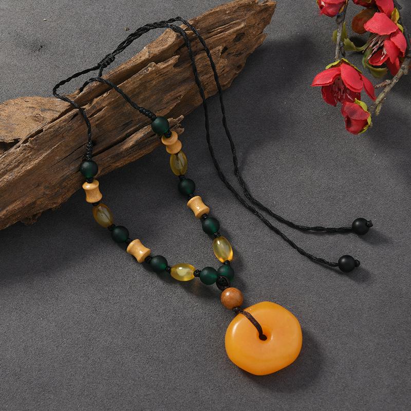 Imitation old beeswax necklace, safety buckle pendant, collarbone chain, women's retro long sweater chain pendant, men's accessories.
