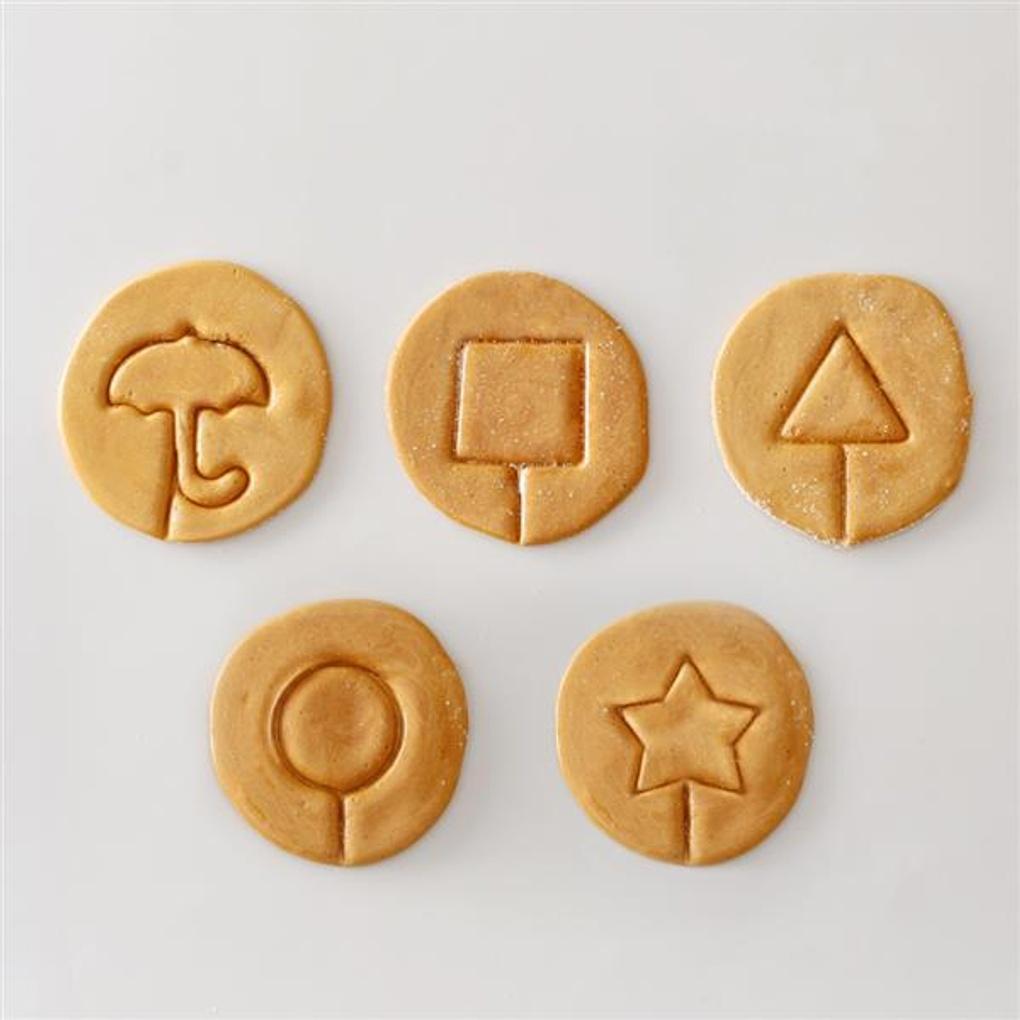 

Making a Kitchen Art Dalgona Set