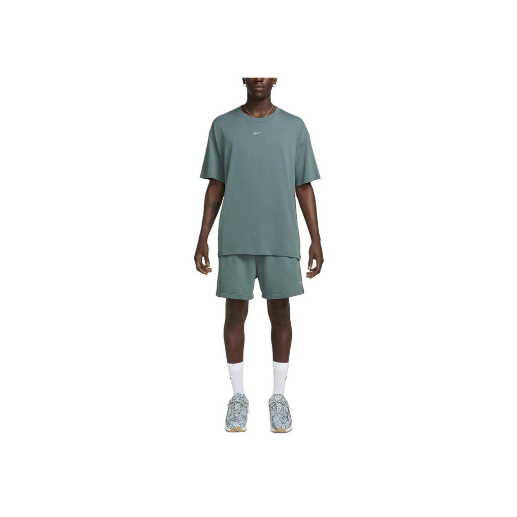 Nike X Nocta Big Body CS Άνετο Μπλουζάκι Κοντομάνικο με Γράμματα Unisex Τοπ ΜινERAL-Slate Ξεθωριασμένο-Έλατο Μικα-Πράσινο FN7663-382
