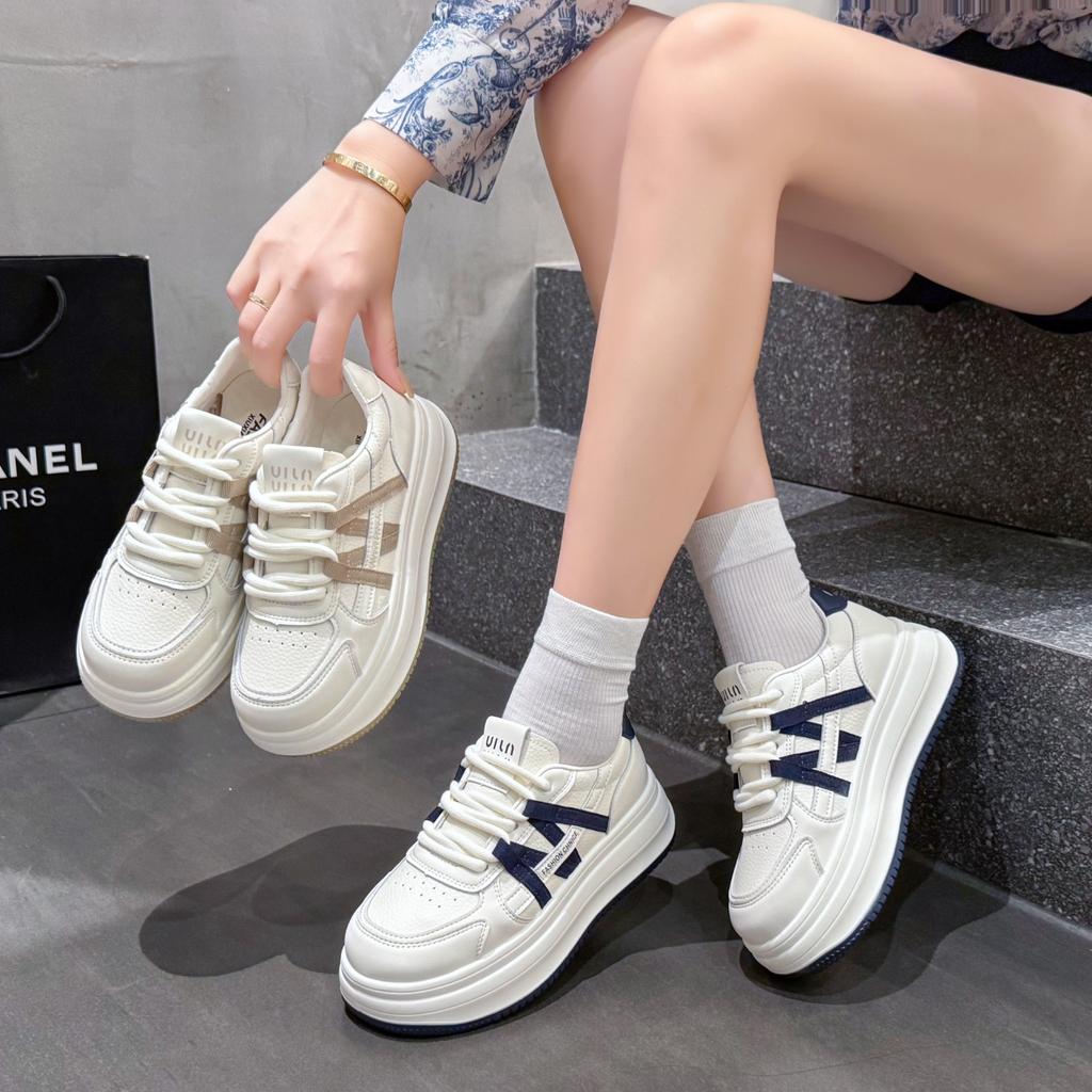 Niche Design Bread Shoes 2025 New Lightweight Soft-soled Platform White Shoes Women's Leather Versatile Sports Shoes