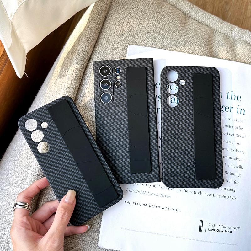 Suitable for Samsung S24ultra Elastic Wristband Mobile Phone Case S24 Carbon Fiber S25ultra Anti Fall S23 Protective Case