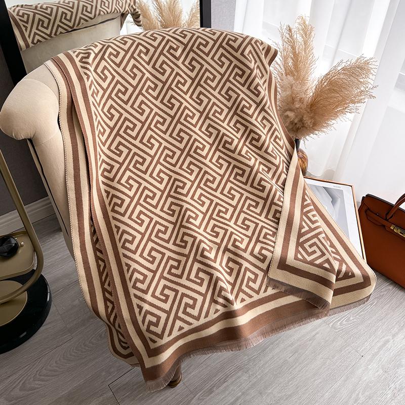 Winter new women's luxury brand cashmere scarf thick warm shawl scarf plaid jacquard soft women's shawl Bufanda shawl scarf