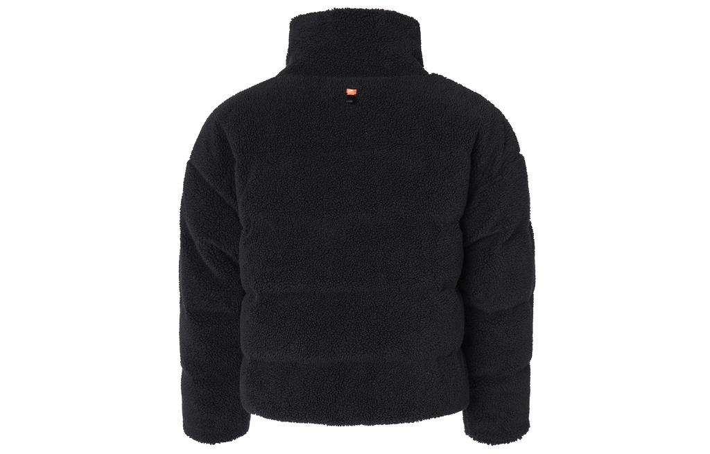 Nike Dámské sportovní oblečení Therma FIT City Series Péřová bunda Černá/Bílá DD4655-010
