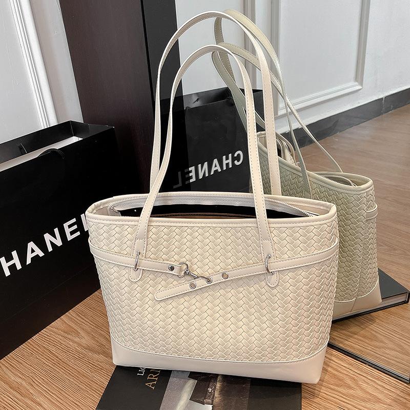 

Large capacity simple commuter bag women s new fashion shoulder underarm bag versatile retro tote bag