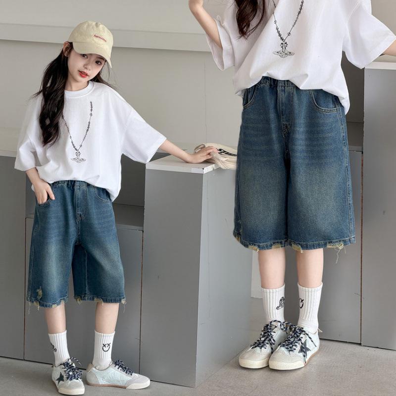 Girls' Summer Denim Shorts - 2026 New Style for Junior High Students, Casual, Loose, and Lightweight Five-Point Pants.