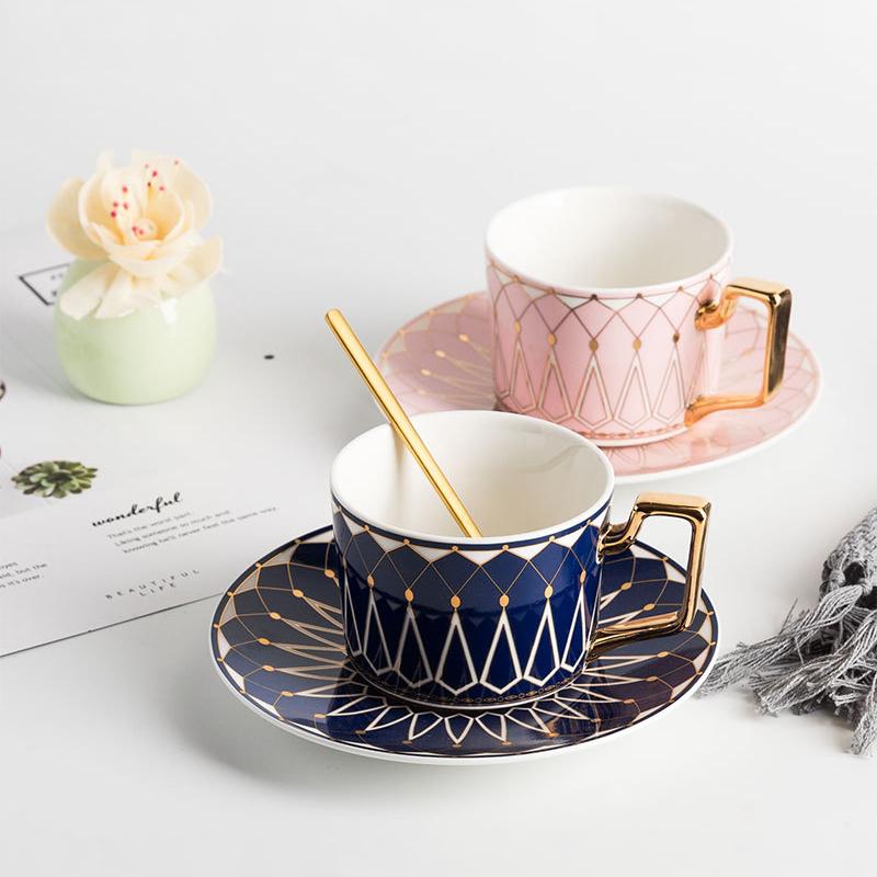 Luxury Gold Handle Coffee Cup and Saucer Set Personalized Gifts Ceramic Mug Beer Kawaii Cups Cute Mugs Free Shipping Couple Gift