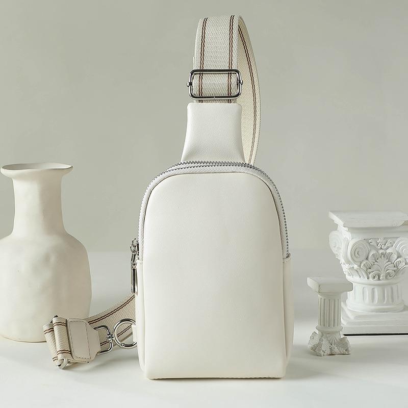 

Маленькая нагрудная сумка для женщин Мягкая кожаная сумка через плечо для женщин бежевый