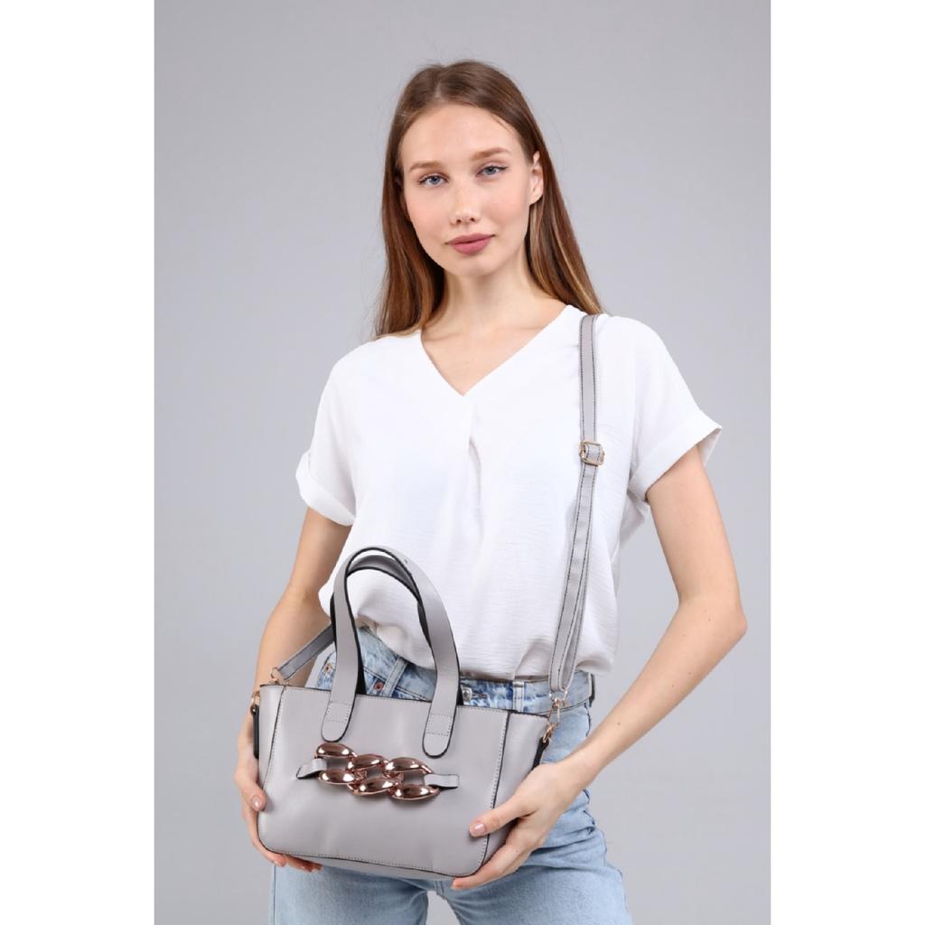 Detaillierte Damen-Schultertasche mit bordeauxroter Kette