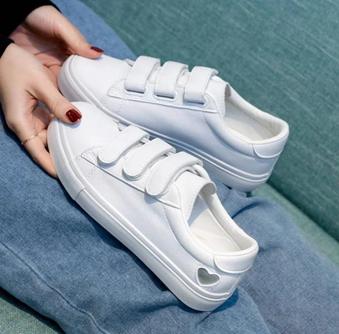 Sko for kvinner Mote Hvit PU-lær Kvinners Sneakers Tenis Feminino Zapatos De Mujer Kvinners Casual Komfort Vulkaniserte Sko