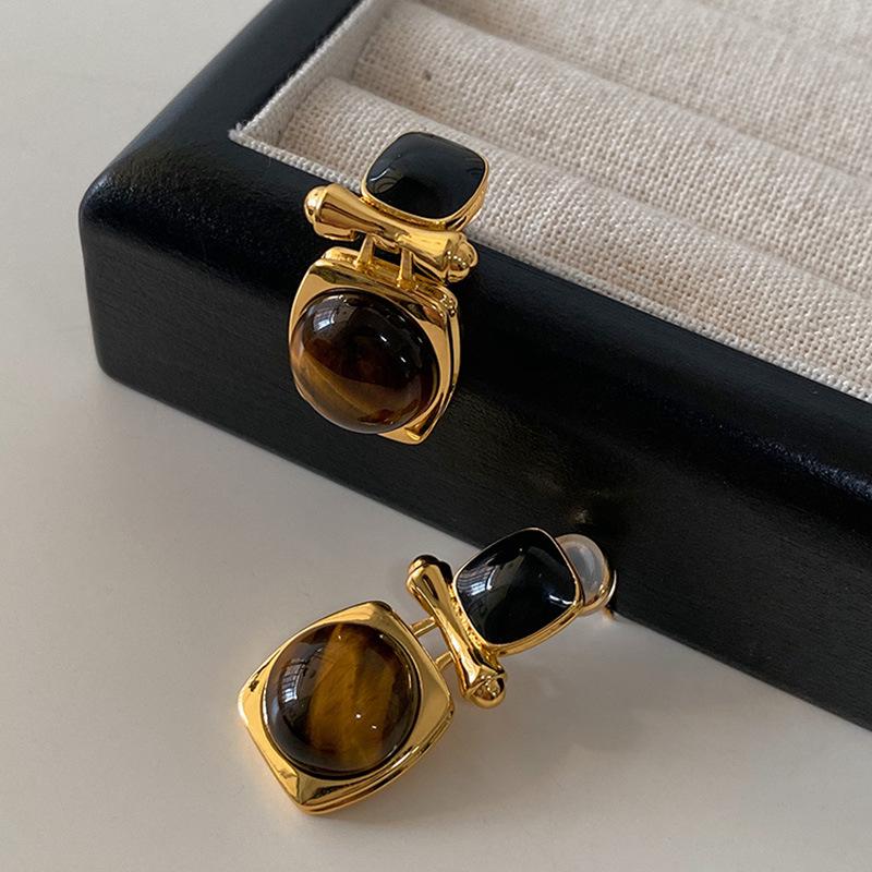 Boucles d'oreilles clous géométriques carrées style Hong Kong 2023 œil de tigre français et agate noire