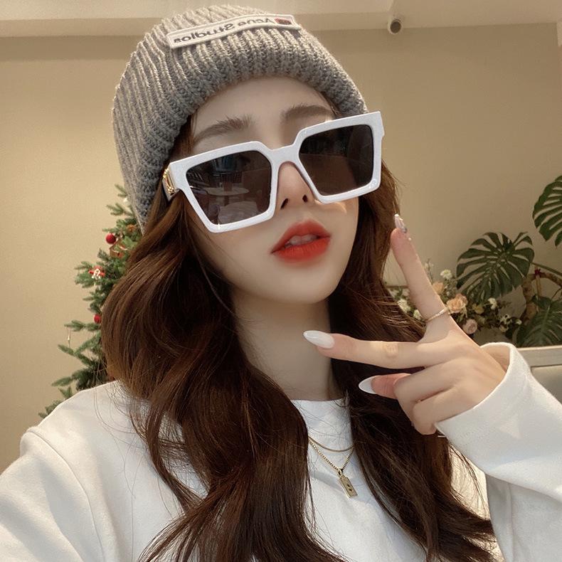 Trending Women's Square Frame Sunglasses - European & American Style