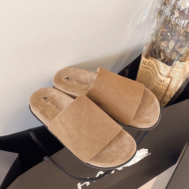 

2025 лето новая мода интернет-знаменитость кожаные на плоской подошве повседневные шлепанцы женские на низком каблуке для улицы с открытым носком женские сандалии 40