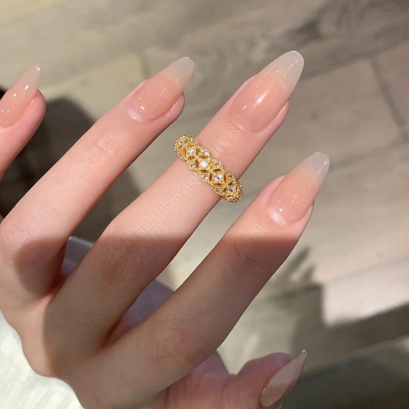 New in Pineapple design Full Diamond Ring High Quality Design Light Luxury Fashion Trend Ring Hollow out Shining Jewelry Gift