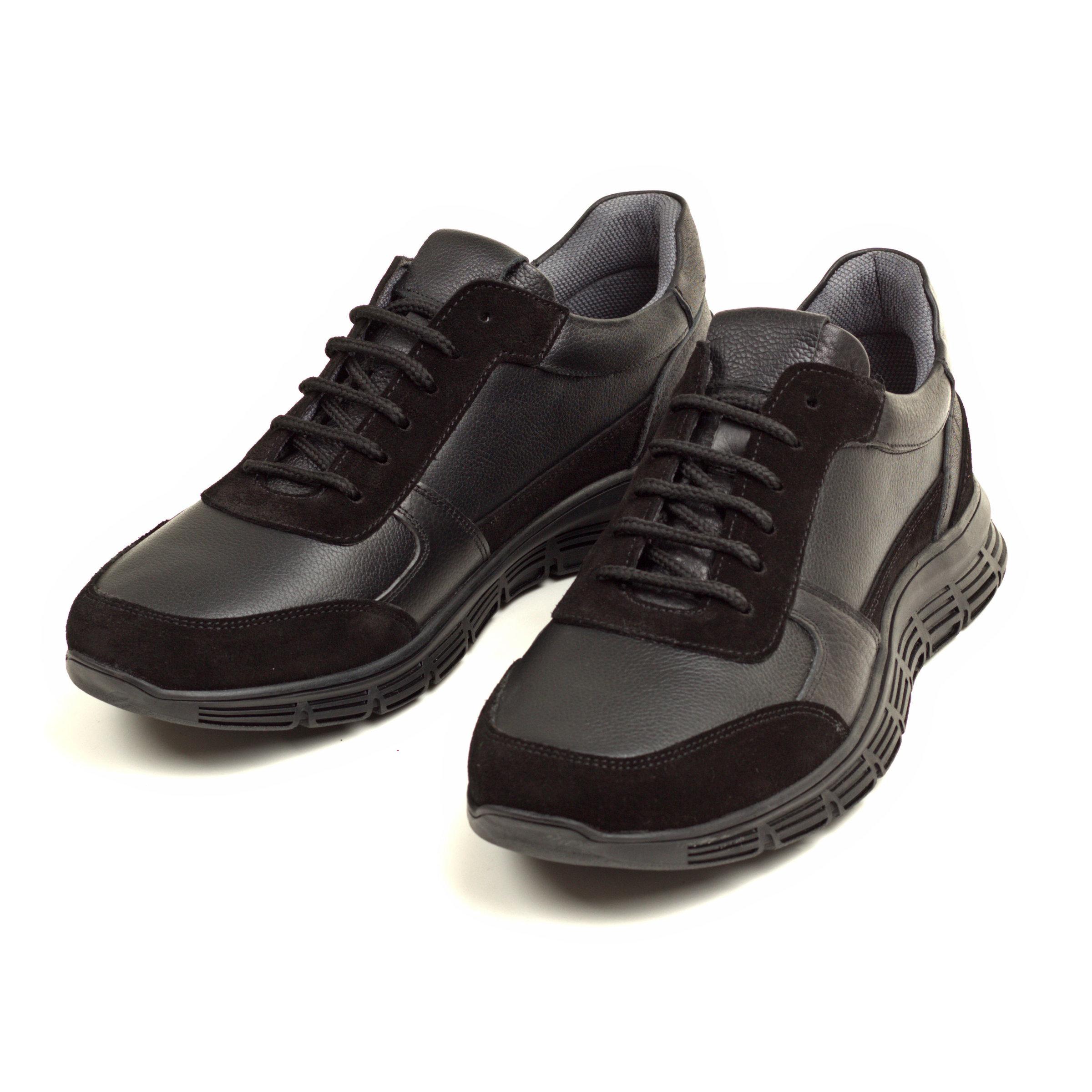 

Спортивные кроссовки из натуральной телячьей кожи на шнуровке