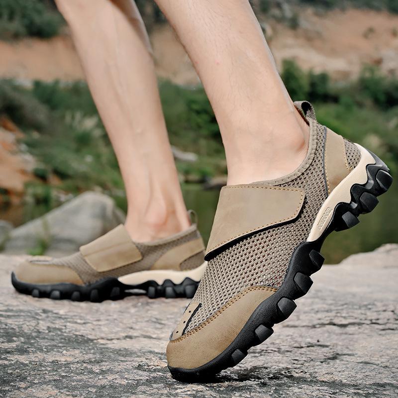 Hole Shoes Men's 2025 New Summer Breathable Beach Shoes Mesh Soft Sole Non-slip Lightweight Outdoor Sports and Leisure Shoes