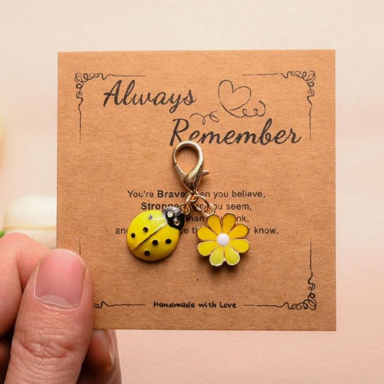 10pcs Ladybird Keychain With Daisy Accent Zinc Alloy Cute Animal Flower Theme Key Ring Pendant Accessories
