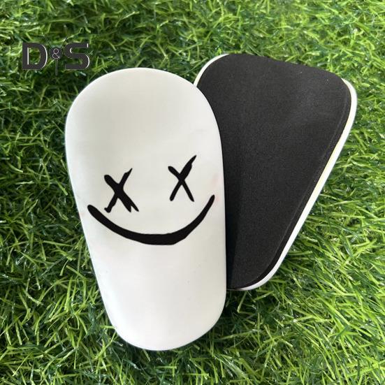 Mini leggbeskyttere for fotball EVA-demping Anti-kollisjon leggbeskyttere Leggbeskyttelsesutstyr for fotballtreningskonkurranser