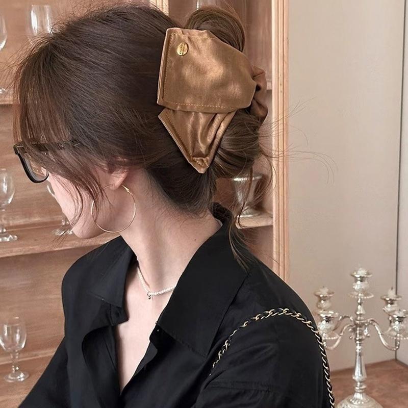 1Pcs Women'S French Luxury Shark Clip French Fabric Shell Triangle Hair Clips Hair Accessories