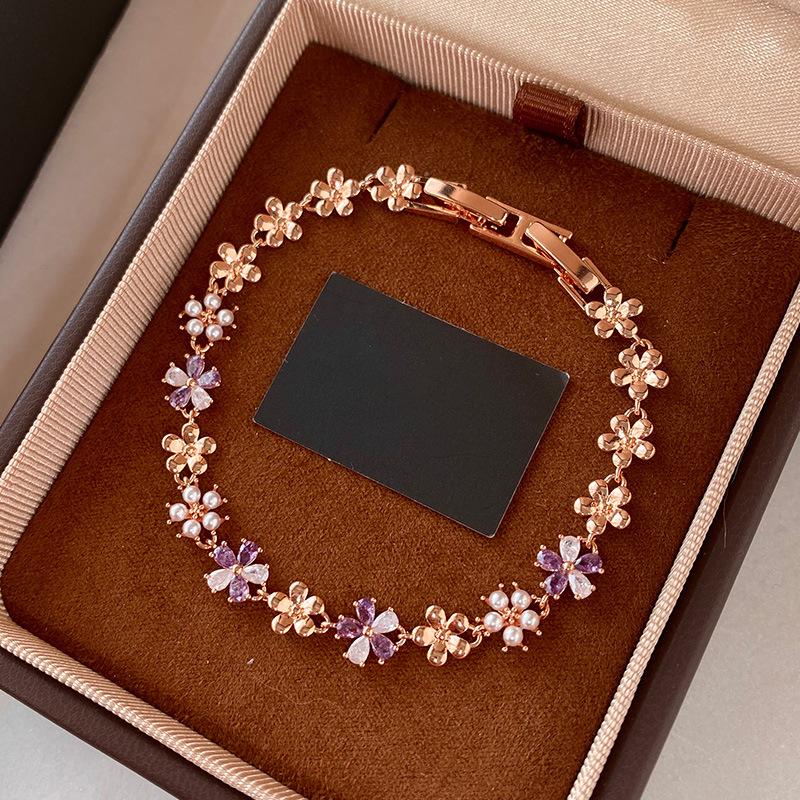 Retro Zircon Cat Pearl Bracelet: Elegant, Fashionable, and Versatile Jewelry for Women.