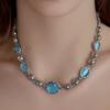 Hochwertige blaue Perlenkette für Damen - Schickes und cooles Design Schlüsselbein-Kette mit einzigartigem Anhänger