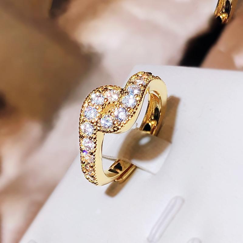 

Европейское и американское простое геометрическое открывающееся кольцо с цирконием, нишевое, высококлассное, легкое, роскошное кольцо на указательный палец, повседневные, универсальные аксессуары для поездок на работу Adjustable opening