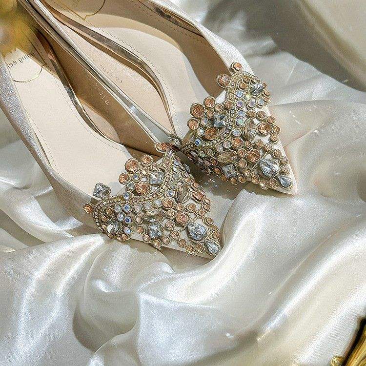 Leichte Satin-Hochzeitsschuhe 2025 neue Brautschuhe Haupt-Hochzeitskleid Show Heliang-Kleidung Verlobung High Heels Damen Stiletto