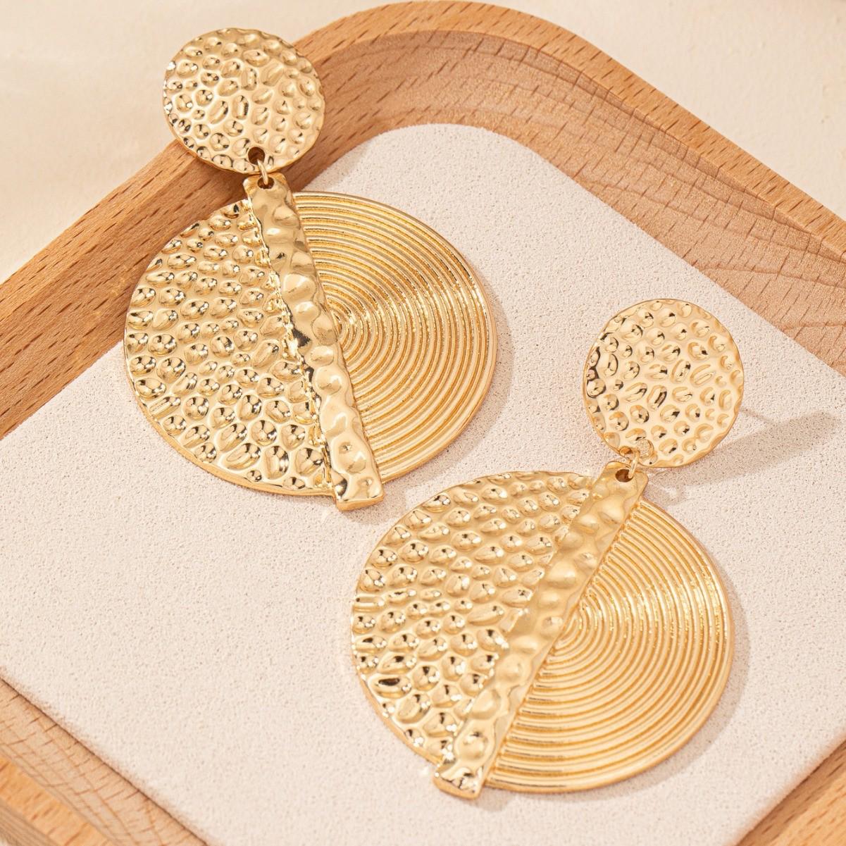 Elegant French Retro Gold Circle Earrings - Luxurious, High-End Design with Exaggerated Noble Style Ear Cuffs золотой