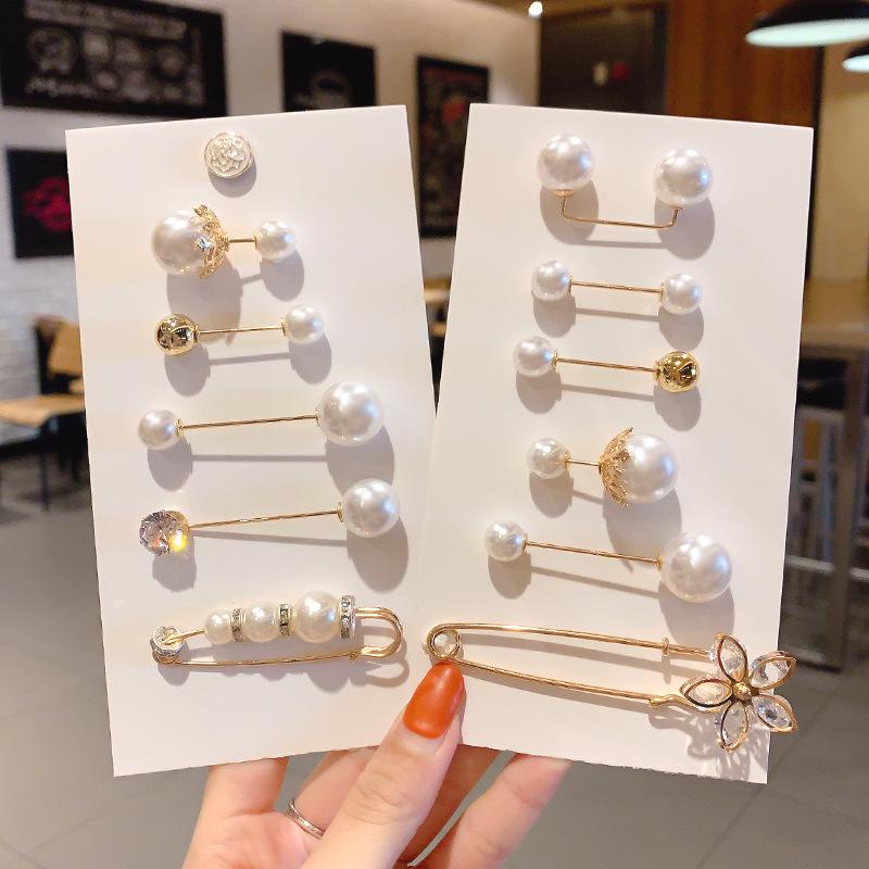 Women's Waist-Tightening Elastic Brooch Pin - Anti-Exposure Buckle for Clothes and Skirts