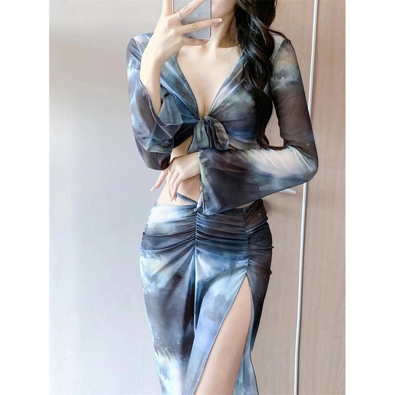 2024 Europäischer & Amerikanischer Sexy Bikini 4-teiliges Set: Langer Rock, Fleischbedeckend, Schlank, Badeanzug mit Schlitz für Urlaub und heiße Quellen.