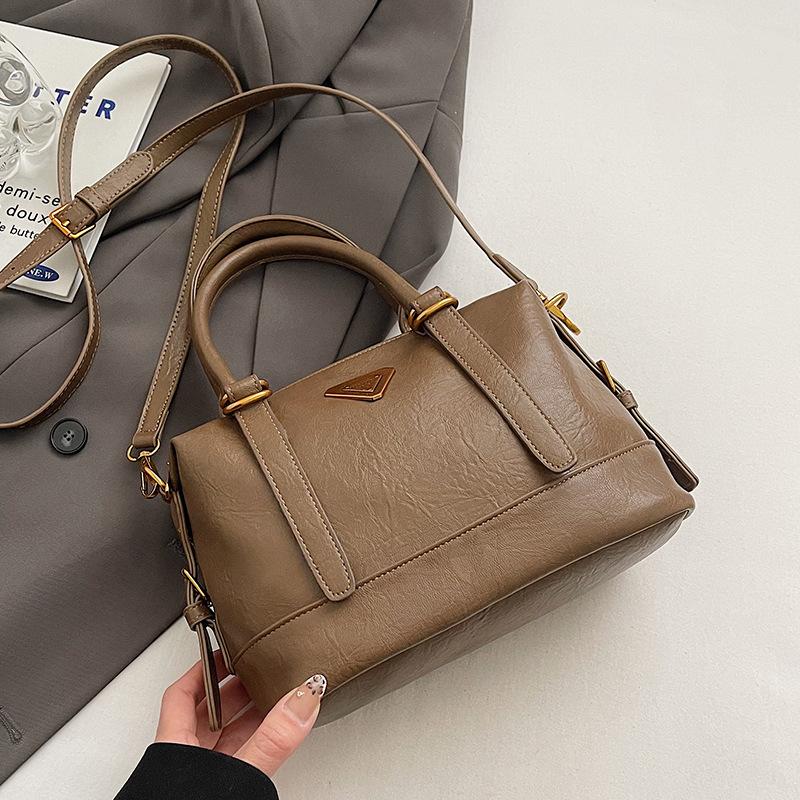 Winter Maillard retro portable bowling bag women's 2025 new fashion commuter versatile messenger pillow bag