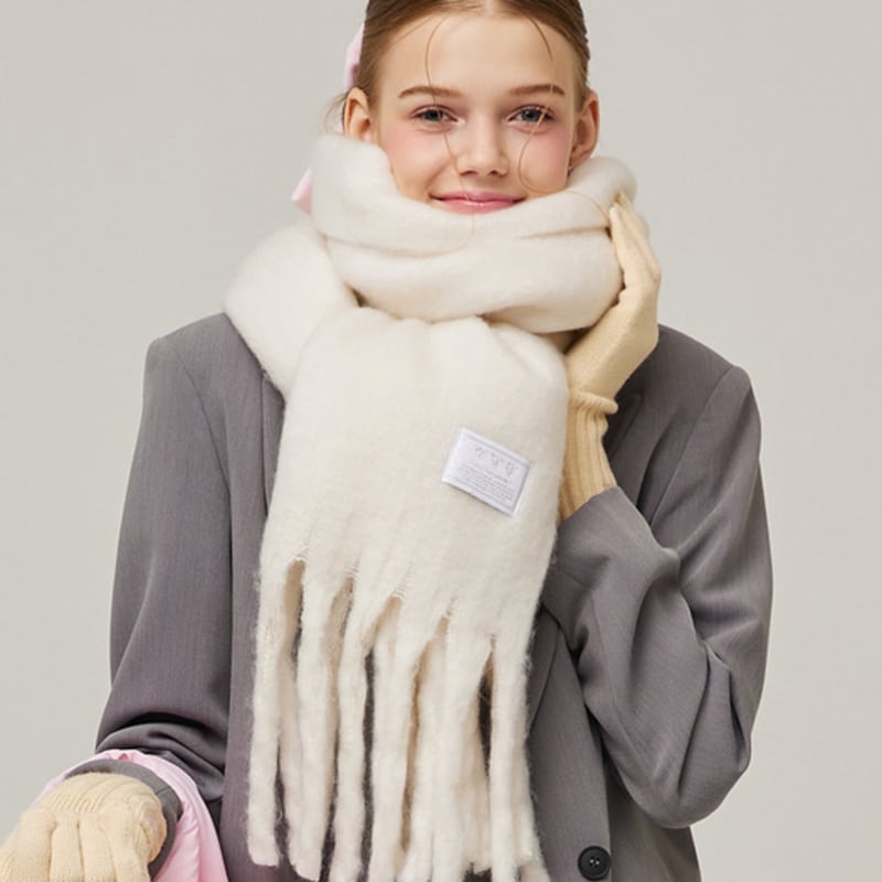 

VVV Basic Big Muffler _ Ivory IVORY