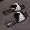 Verão 2025 novas pantufas leves de pérola frescas femininas para usar ao ar livre estilo fada fundo plano de uma tira arrastar versátil moda explosão