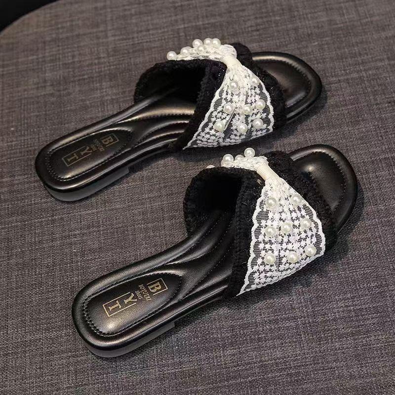 Verão 2025 novas pantufas leves de pérola frescas femininas para usar ao ar livre estilo fada fundo plano de uma tira arrastar versátil moda explosão