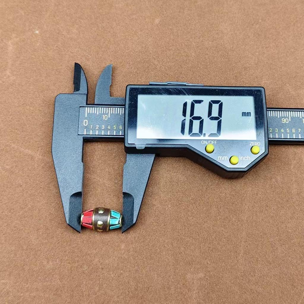 Nepalski Ręcznie Robiony Naszyjnik z Sześciosylabową Mantrą z Mosiężnymi Inkrustowanymi Koralikami