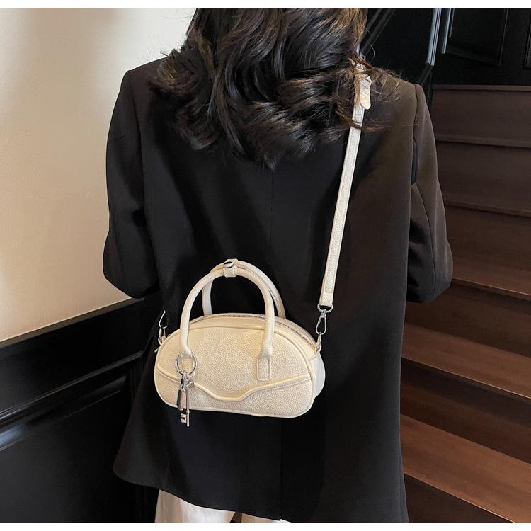New textured portable bowling bag women's 2025 spring fashion simple shoulder messenger bag popular small square bag
