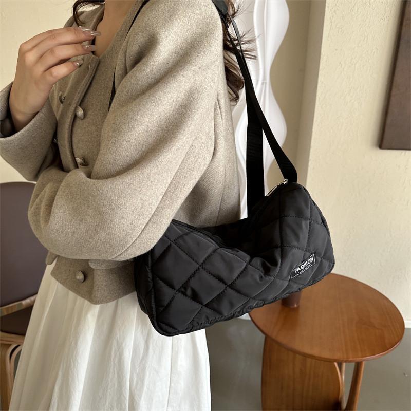 Stylish Oxford Cloth Tote Bag For Women With Quilted Design And Zipper Closure