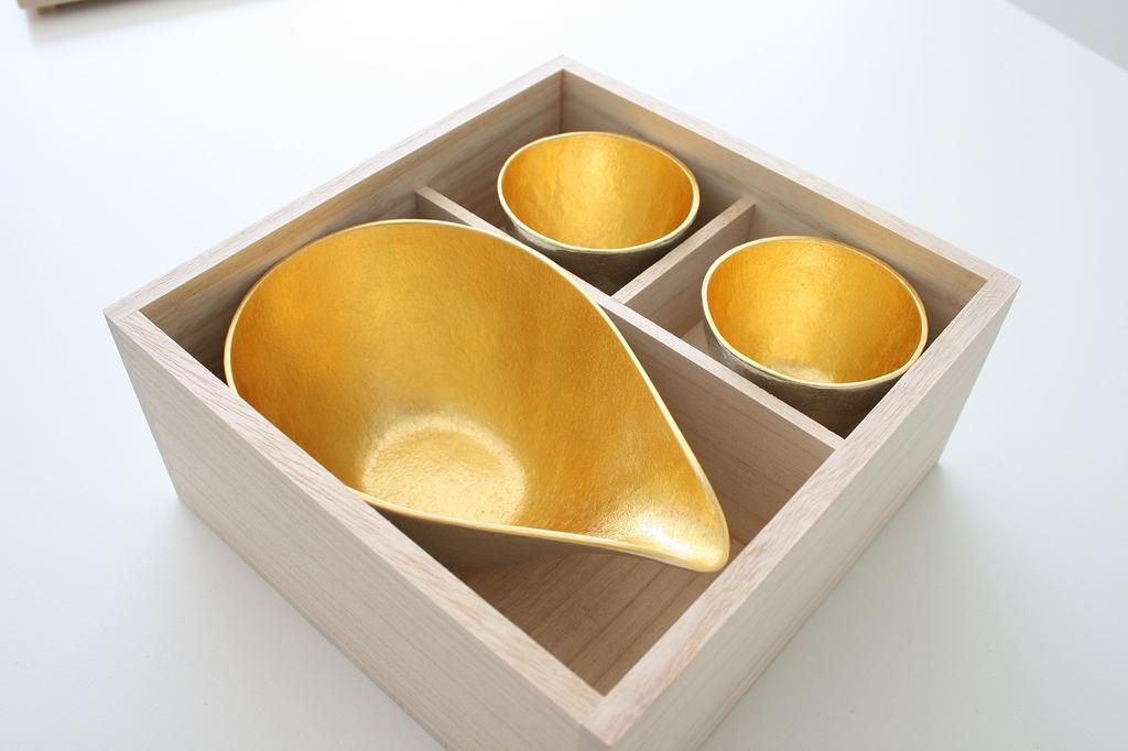 Nousaku Gold Leaf Sake Set Katakuchi Guinomi (Ichigo × 1, × 2)