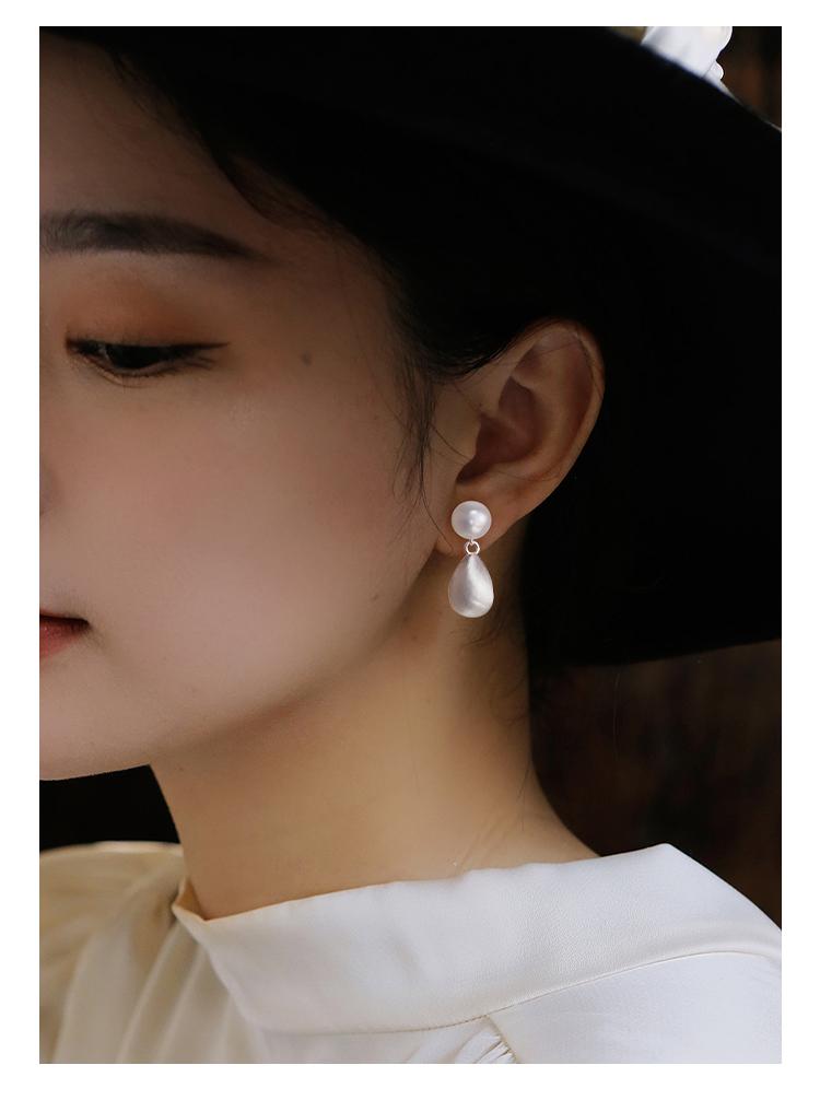 S999 Silver Needle Freshwater Pearl Brushed Earrings
