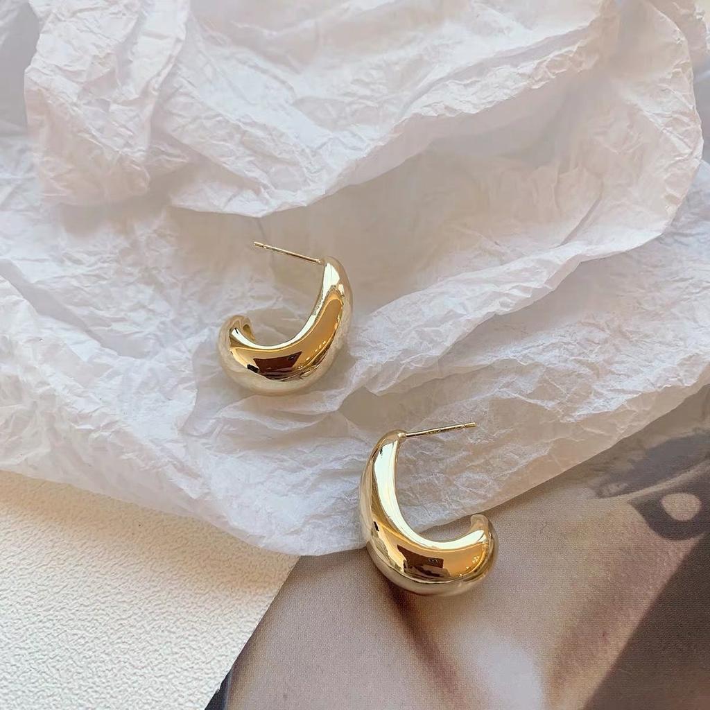 Metal wind round geometric earrings niche simple versatile stud earrings ins fashion high-end earrings