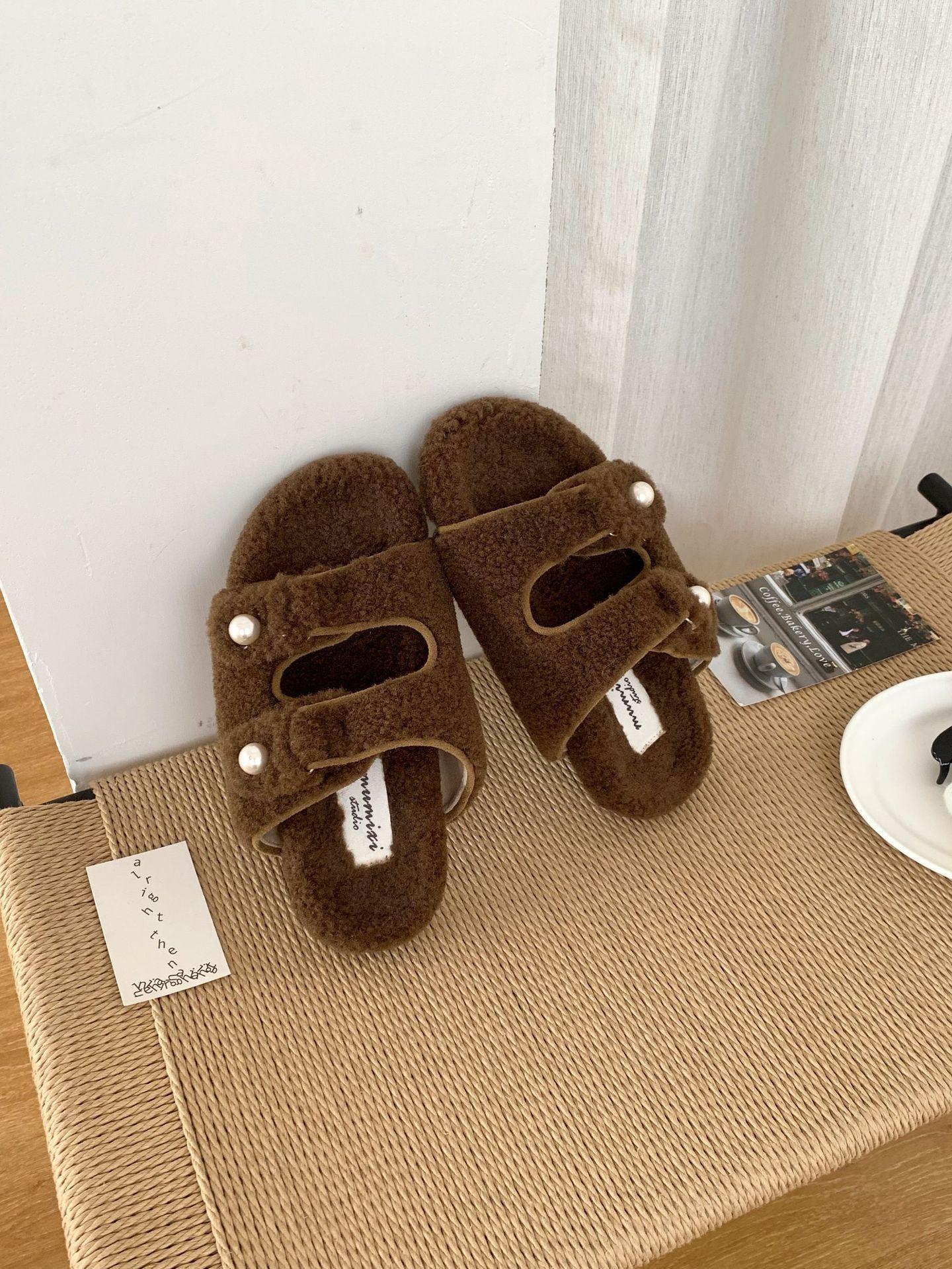 

MUMIXI is very good-looking and easy to wear~ Fairy wind pearl lamb wool one-word slippers casual versatile thick-soled fluffy shoes 39 кофейный