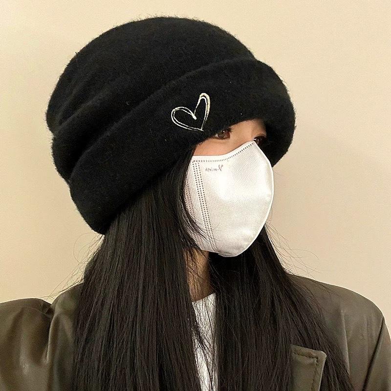 Autumn and winter hats women's cold hats big head circumference versatile knitted thin crimped outdoor stacking hats women's winter