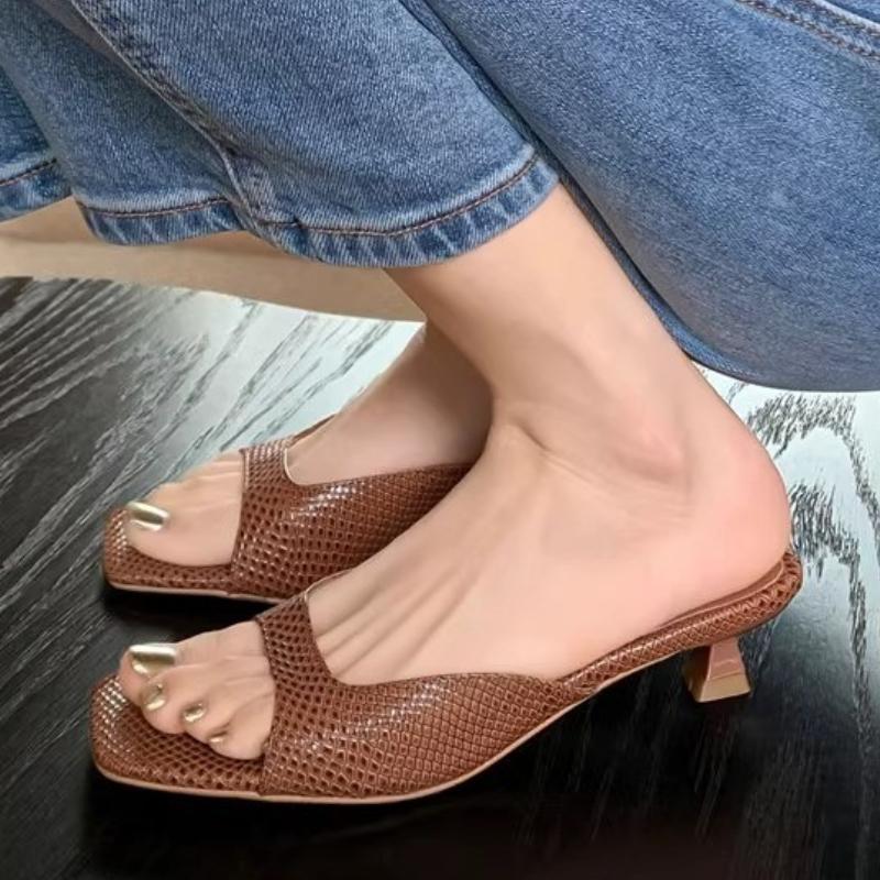 

Модные женские тапочки с квадратным носком, босоножки на каблуке, модные туфли для платья, женские, новые, лето 2025, брендовые, сексуальные туфли-лодочки, роскошные сандалии для женщин 42 коричневый
