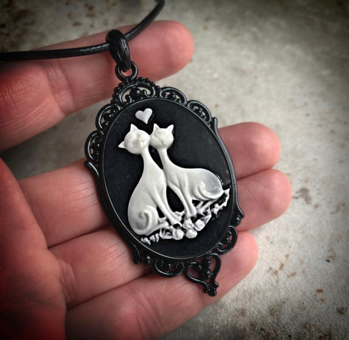 

Victorian Black Geometric Oval Lacework White Rose Skull Mermaid Butterfly Cameo Pendant Necklace for Women Halloween Jewelry